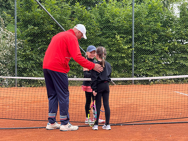 podani-ruky-tenis